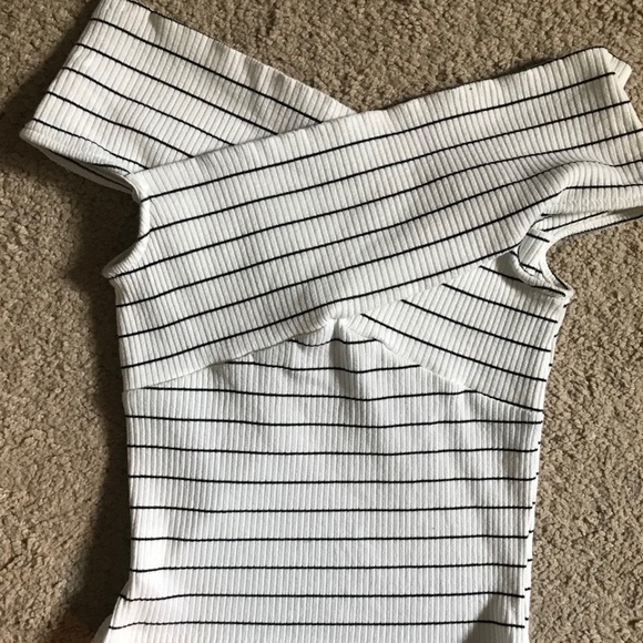 Nordstrom Off the Shoulder Top || XS - Picture 4 of 5